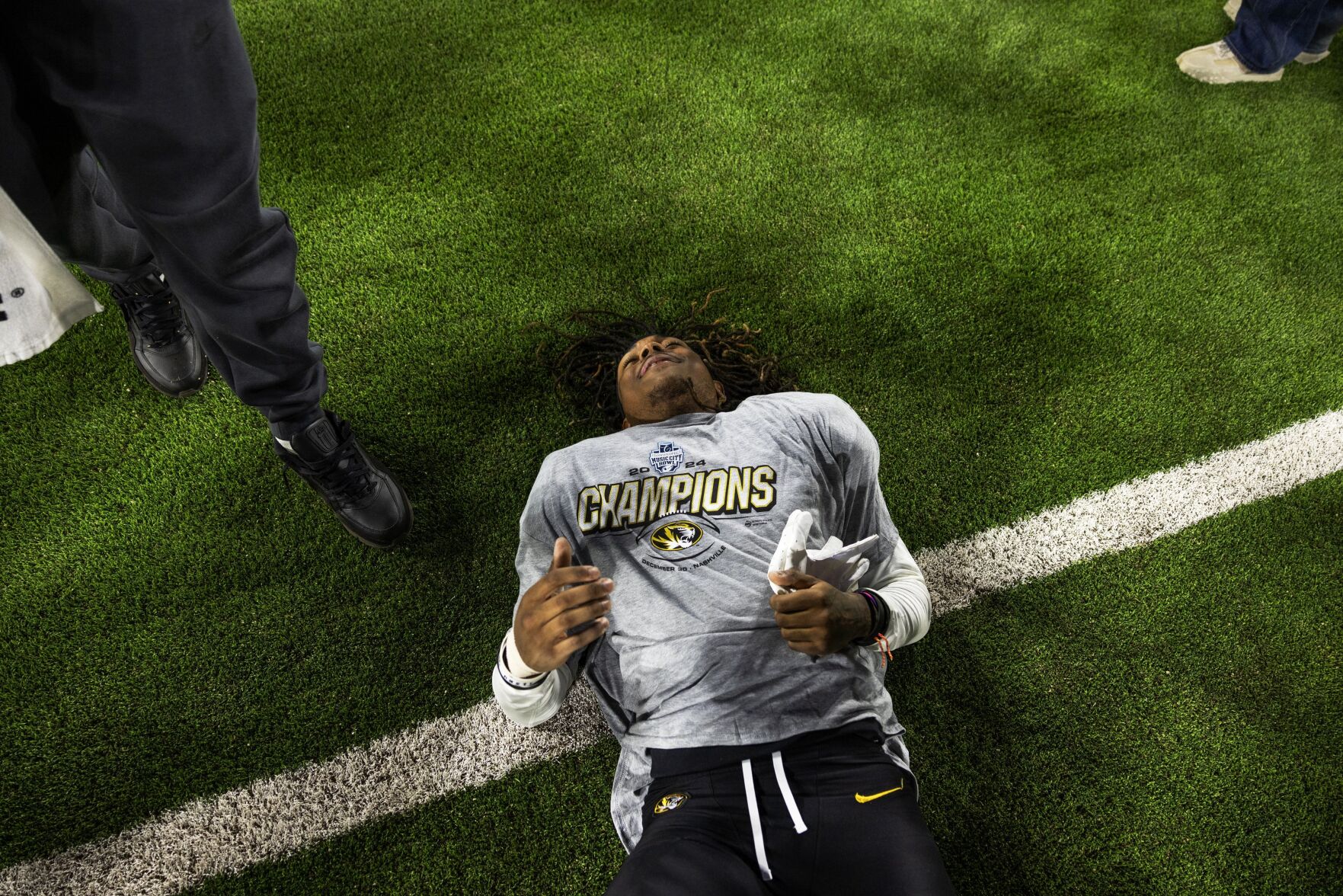 Mizzou defeats Iowa 27-24 to win the TransPerfect Music City bowl